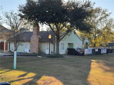 112 LAKE ORLEANS Boulevard Ponchatoula LA 70454