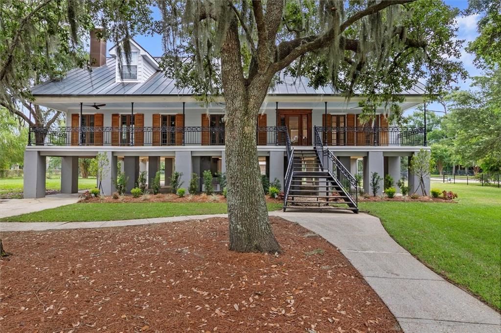 2801 LAKESHORE Drive