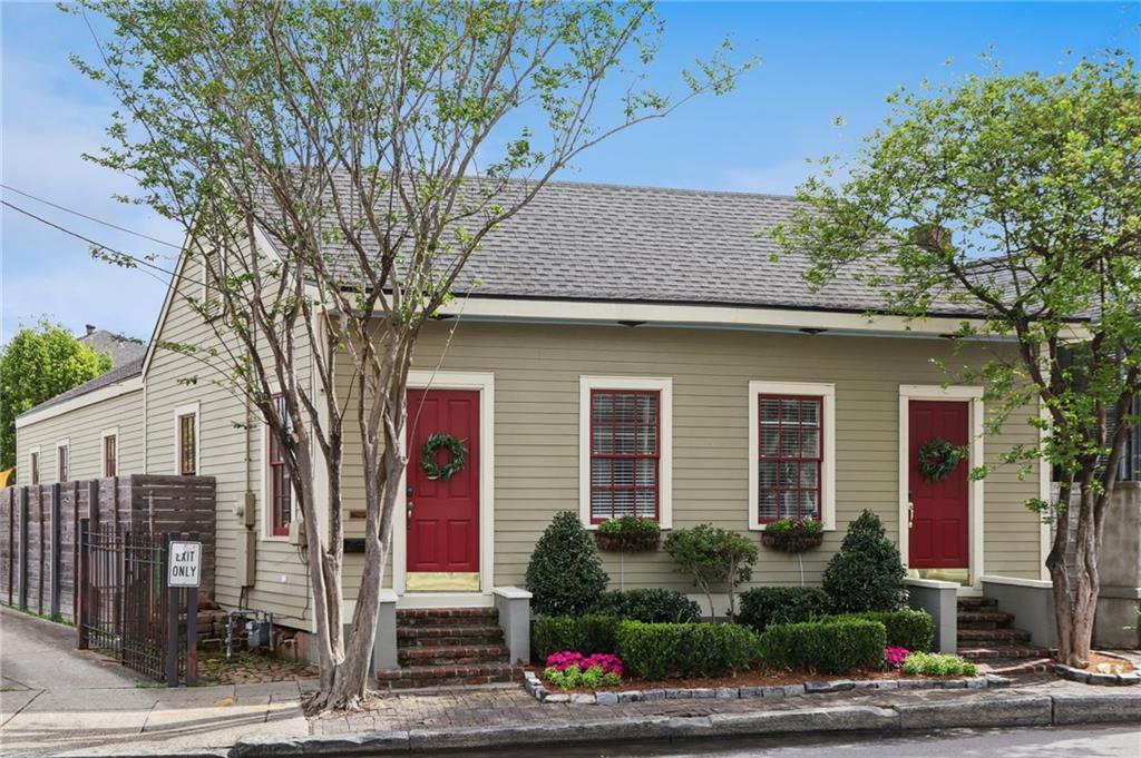 1015 FELICITY Street