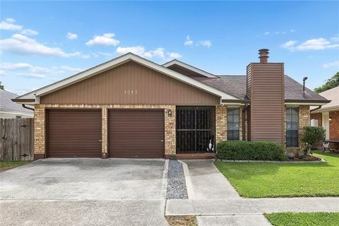 Photo of 1817 SATSUMA Avenue, Metairie, LA 70001 (MLS # 2552556)