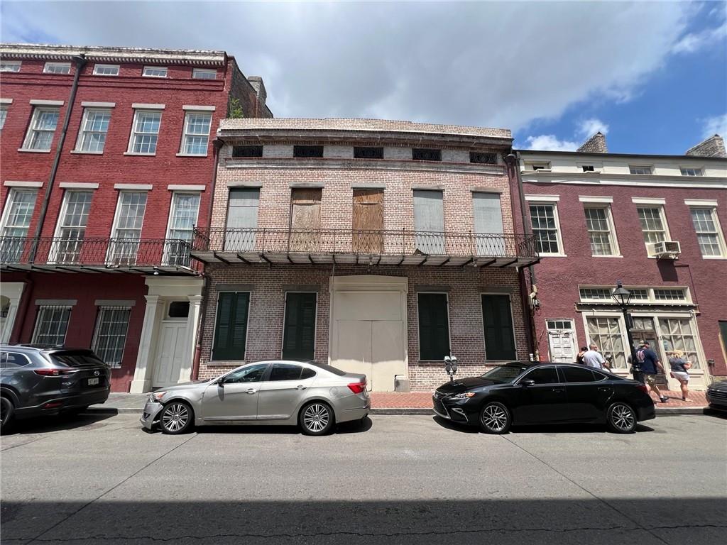 331 DAUPHINE Street