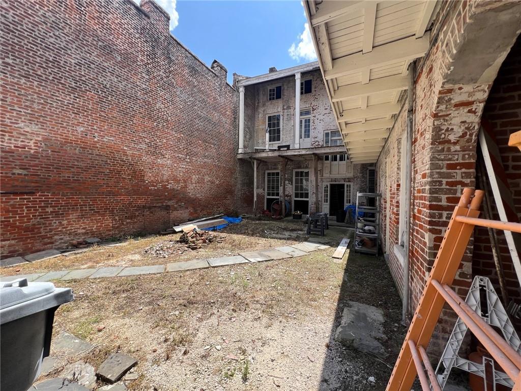 331 DAUPHINE Street