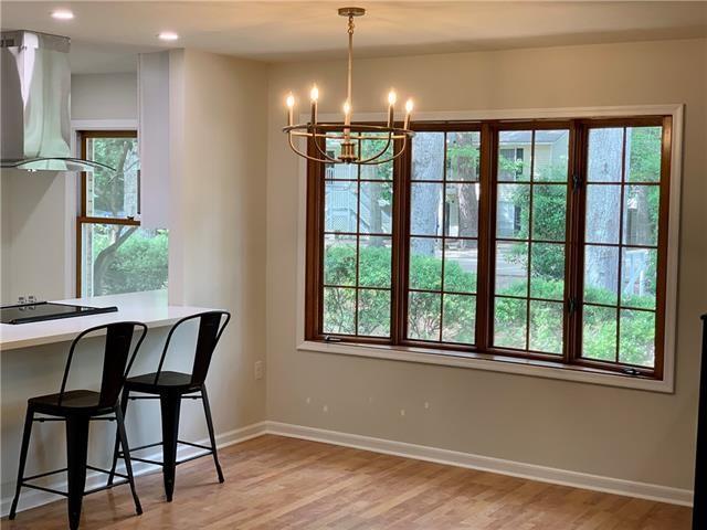 Photo 3 of 20 of 907 W 22ND Avenue townhome