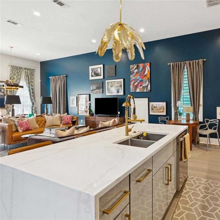 820 INDEPENDENCE Street