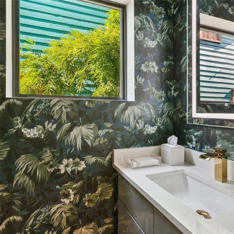 820 INDEPENDENCE Street