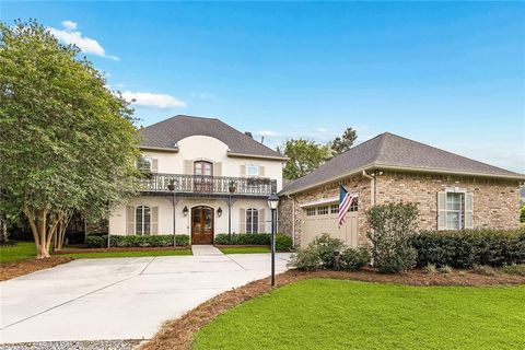Photo of 140 CHAPEL Loop, Mandeville, LA 70471 (MLS # 2554278)