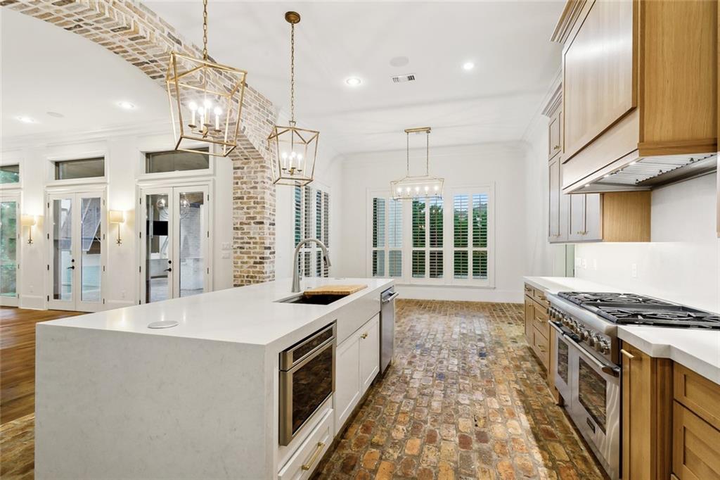 Mandeville, Louisiana 70471, United States, 5 Bedrooms Bedrooms, ,6 BathroomsBathrooms,Residential,Active,214289