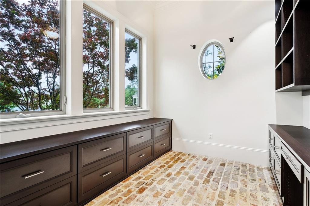 Mandeville, Louisiana 70471, United States, 5 Bedrooms Bedrooms, ,6 BathroomsBathrooms,Residential,Active,214289