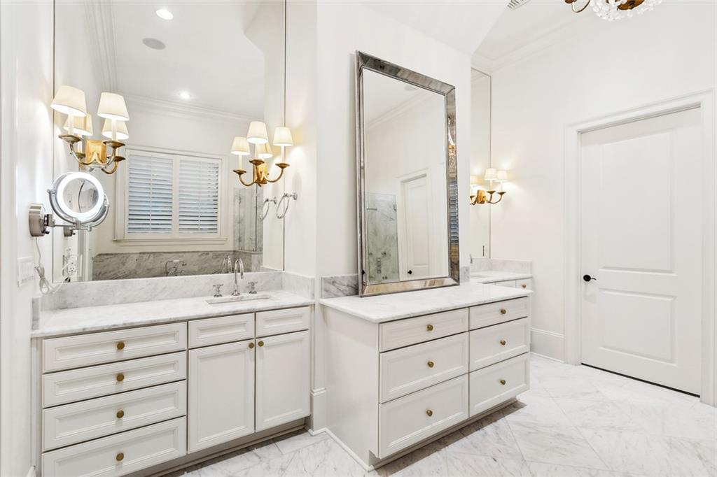 Mandeville, Louisiana 70471, United States, 5 Bedrooms Bedrooms, ,6 BathroomsBathrooms,Residential,Active,214289