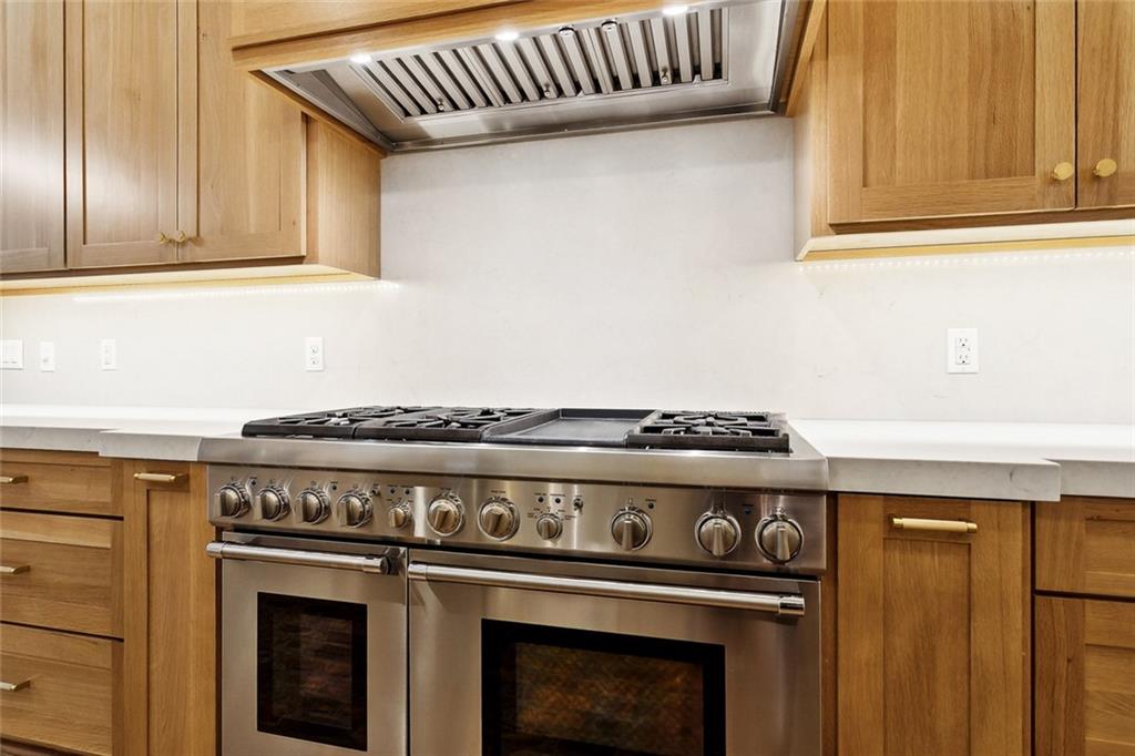 Mandeville, Louisiana 70471, United States, 5 Bedrooms Bedrooms, ,6 BathroomsBathrooms,Residential,Active,214289