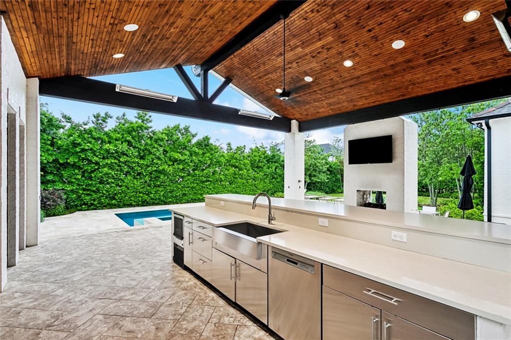 Mandeville, Louisiana 70471, United States, 5 Bedrooms Bedrooms, ,6 BathroomsBathrooms,Residential,Active,214289