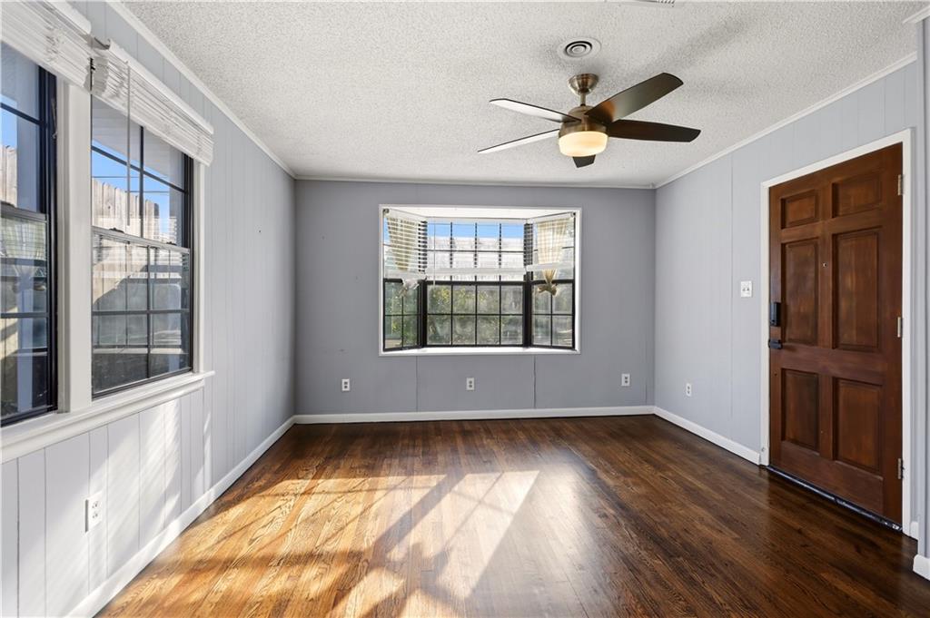 422 OAKLAWN Drive