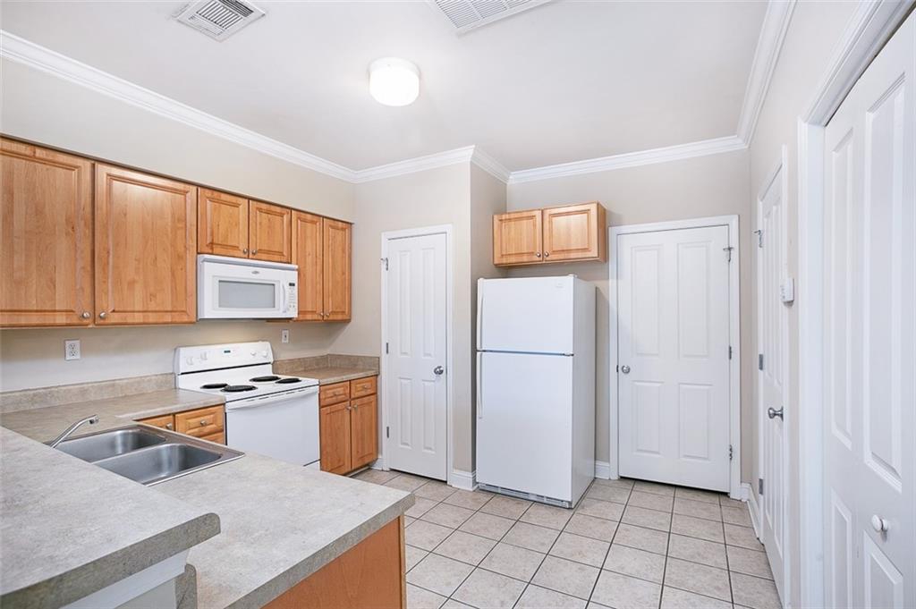 Photo 5 of 14 of 4441 BURBANK Drive 408 condo