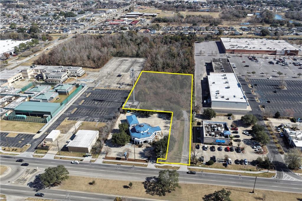 1705 MANHATTAN Boulevard