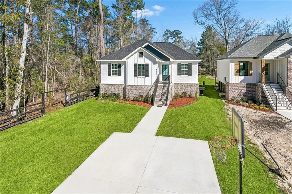 4611 OAK Drive