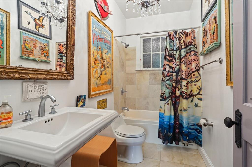 New Orleans, Louisiana 70115, United States, 2 Bedrooms Bedrooms, ,3 BathroomsBathrooms,Residential,Pending,109651