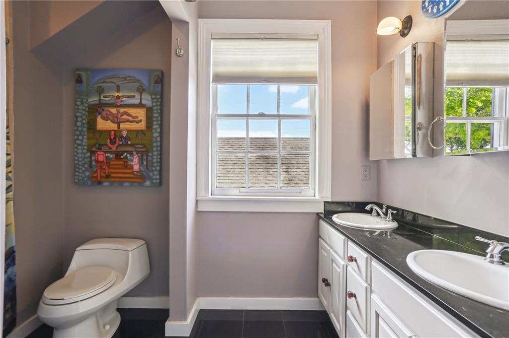 New Orleans, Louisiana 70115, United States, 2 Bedrooms Bedrooms, ,3 BathroomsBathrooms,Residential,Pending,109651