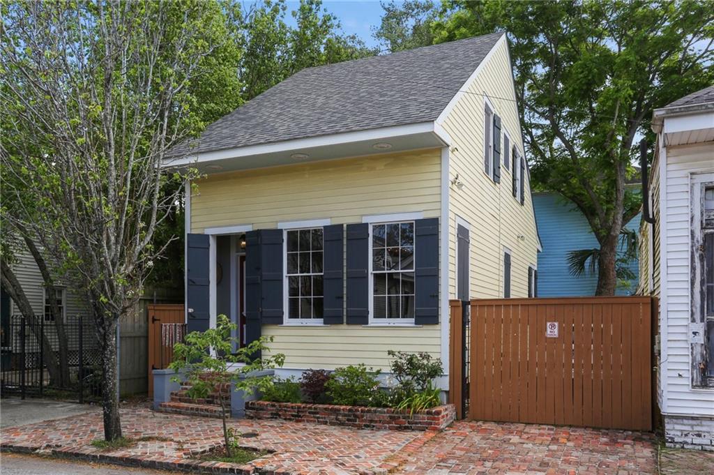 New Orleans, Louisiana 70115, United States, 2 Bedrooms Bedrooms, ,3 BathroomsBathrooms,Residential,Pending,109651