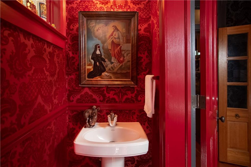 New Orleans, Louisiana 70115, United States, 2 Bedrooms Bedrooms, ,3 BathroomsBathrooms,Residential,Pending,109651