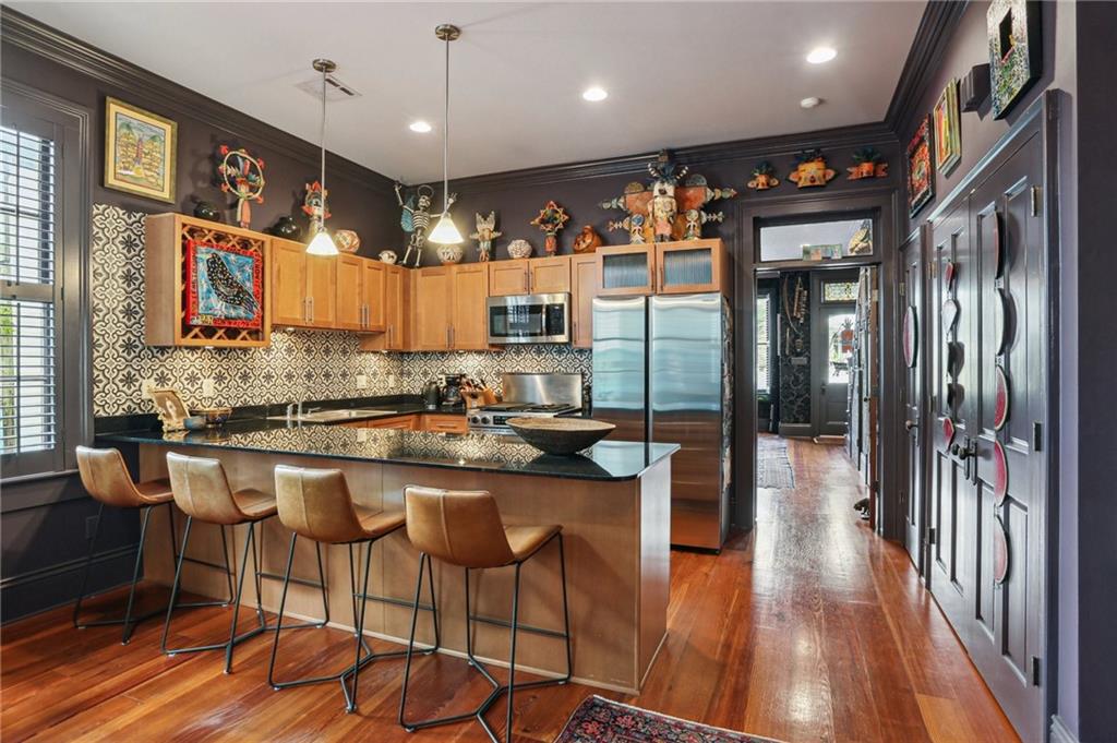 New Orleans, Louisiana 70115, United States, 2 Bedrooms Bedrooms, ,3 BathroomsBathrooms,Residential,Pending,109651