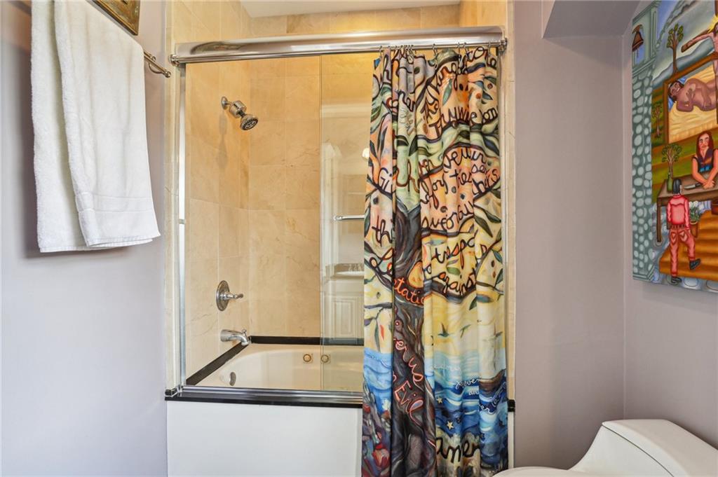 New Orleans, Louisiana 70115, United States, 2 Bedrooms Bedrooms, ,3 BathroomsBathrooms,Residential,Pending,109651