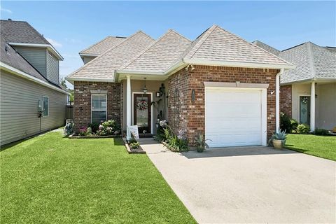 Photo of 189 EMERALD OAKS Drive, Covington, LA 70433 (MLS # 2558420)