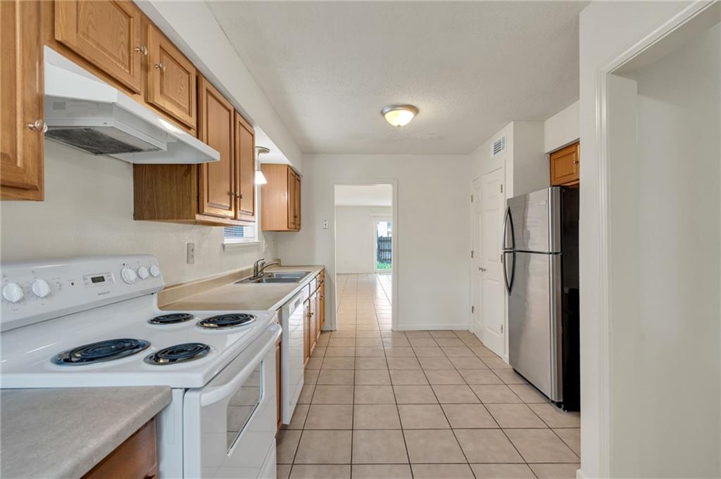 3713-15 CANTERBURY Lane