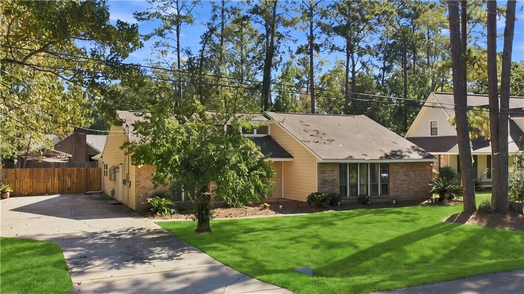 413 VENUS Drive