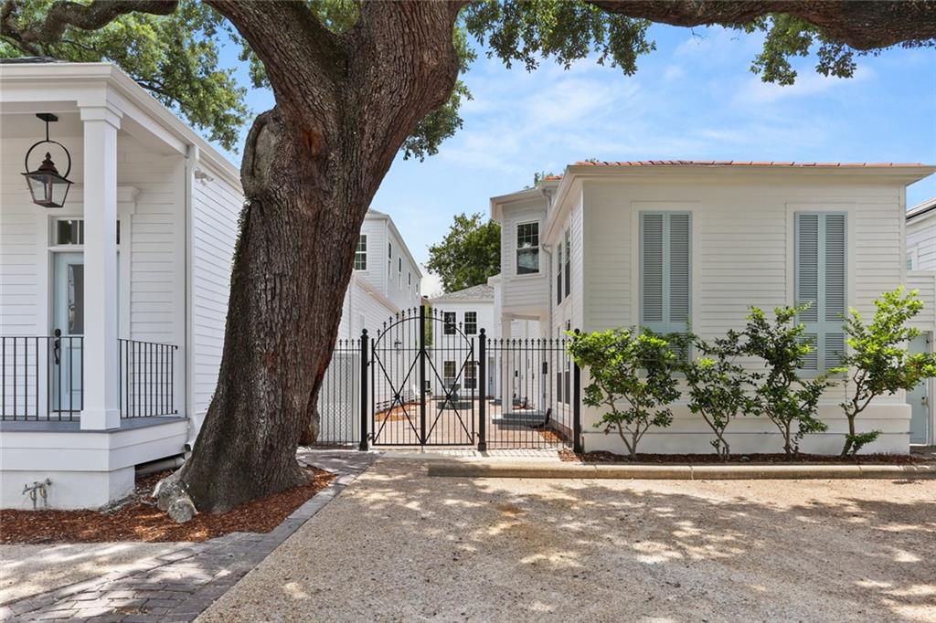 New Orleans, Louisiana 70115, United States, 2 Bedrooms Bedrooms, ,2 BathroomsBathrooms,Residential,Active,52269