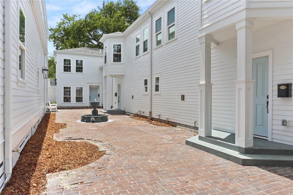 New Orleans, Louisiana 70115, United States, 2 Bedrooms Bedrooms, ,2 BathroomsBathrooms,Residential,Active,52269