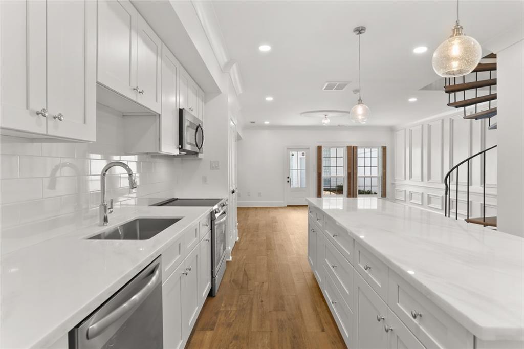 New Orleans, Louisiana 70115, United States, 2 Bedrooms Bedrooms, ,2 BathroomsBathrooms,Residential,Active,52269