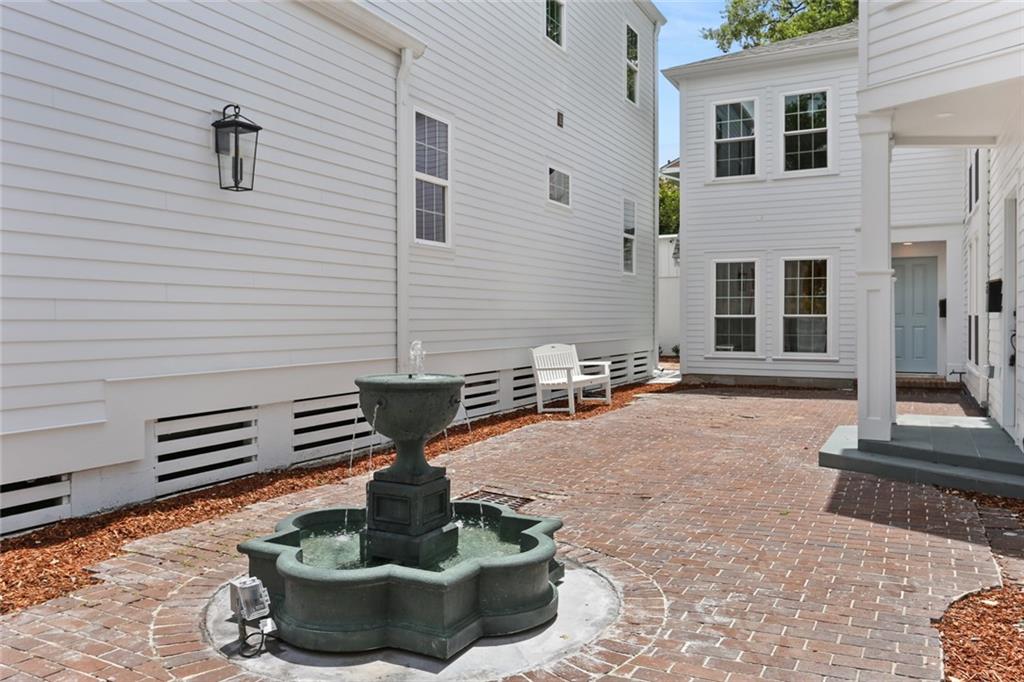 New Orleans, Louisiana 70115, United States, 2 Bedrooms Bedrooms, ,2 BathroomsBathrooms,Residential,Active,52269