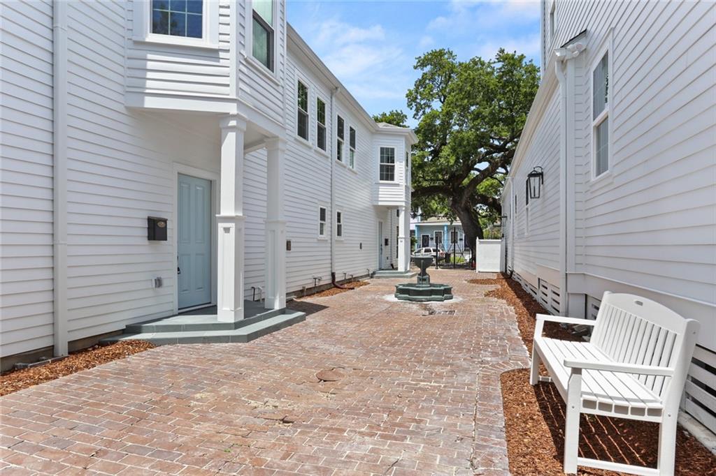 New Orleans, Louisiana 70115, United States, 2 Bedrooms Bedrooms, ,2 BathroomsBathrooms,Residential,Active,52269