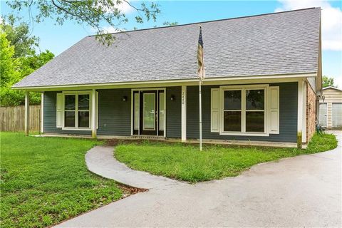 Photo of 7440 ROBINSON Drive, Denham Springs, LA 70706 (MLS # 2559393)