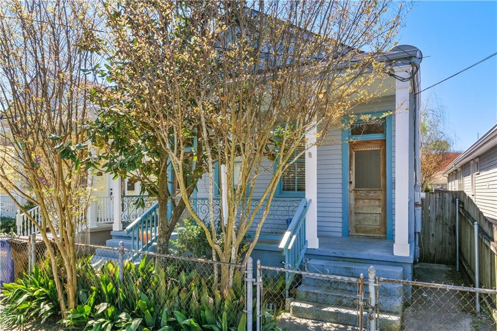 New Orleans, Louisiana 70118, United States, 2 Bedrooms Bedrooms, ,1 BathroomBathrooms,Residential,Pending,60528