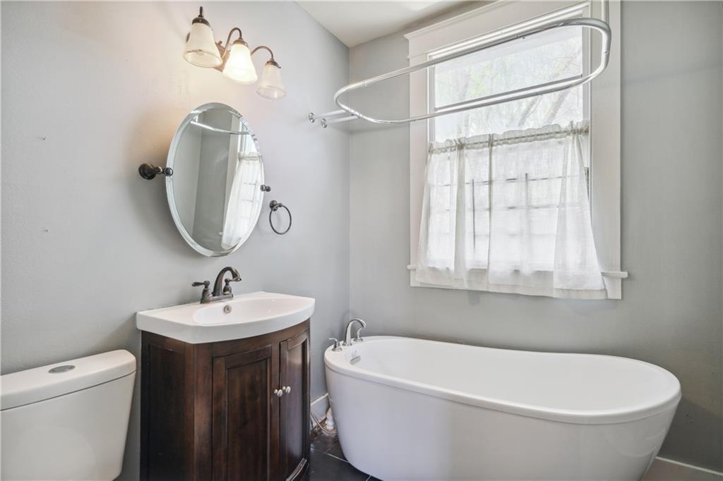 New Orleans, Louisiana 70118, United States, 2 Bedrooms Bedrooms, ,1 BathroomBathrooms,Residential,Pending,60528