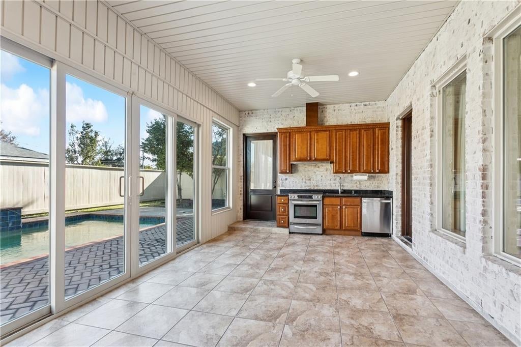 131 Colonial Club Dr, Harahan, LA, 70123, USA, 4 Bedrooms Bedrooms, ,4 BathroomsBathrooms,Residential,Active,131 Colonial Club Dr,2564247