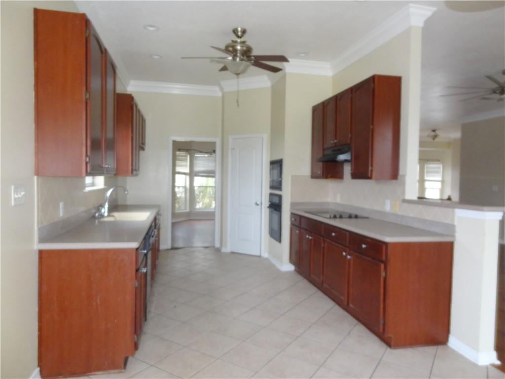 1005 N TOWNSHEND Street