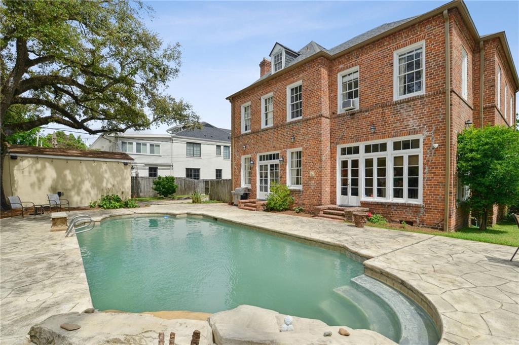 New Orleans, Louisiana 70125, United States, 4 Bedrooms Bedrooms, ,4 BathroomsBathrooms,Residential,Active,224433