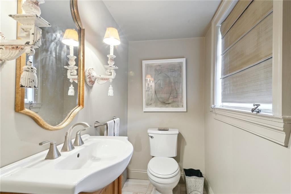 New Orleans, Louisiana 70125, United States, 4 Bedrooms Bedrooms, ,4 BathroomsBathrooms,Residential,Active,224433