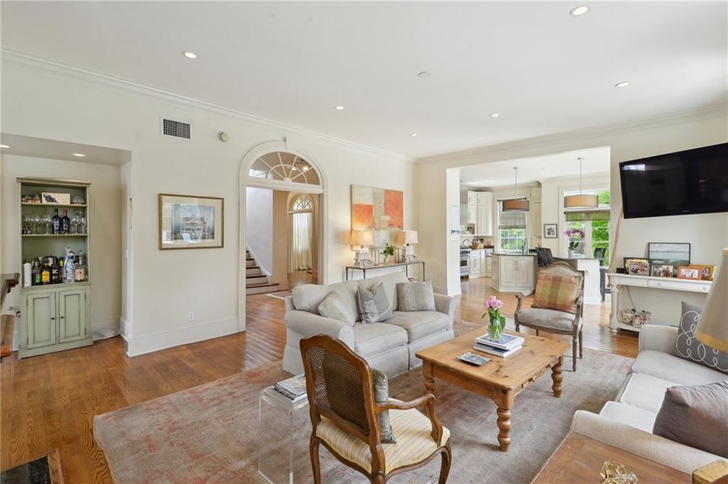 New Orleans, Louisiana 70125, United States, 4 Bedrooms Bedrooms, ,4 BathroomsBathrooms,Residential,Active,224433