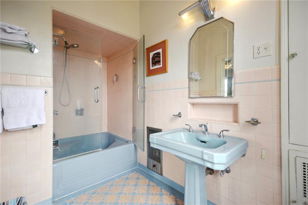 New Orleans, Louisiana 70125, United States, 4 Bedrooms Bedrooms, ,4 BathroomsBathrooms,Residential,Active,224433