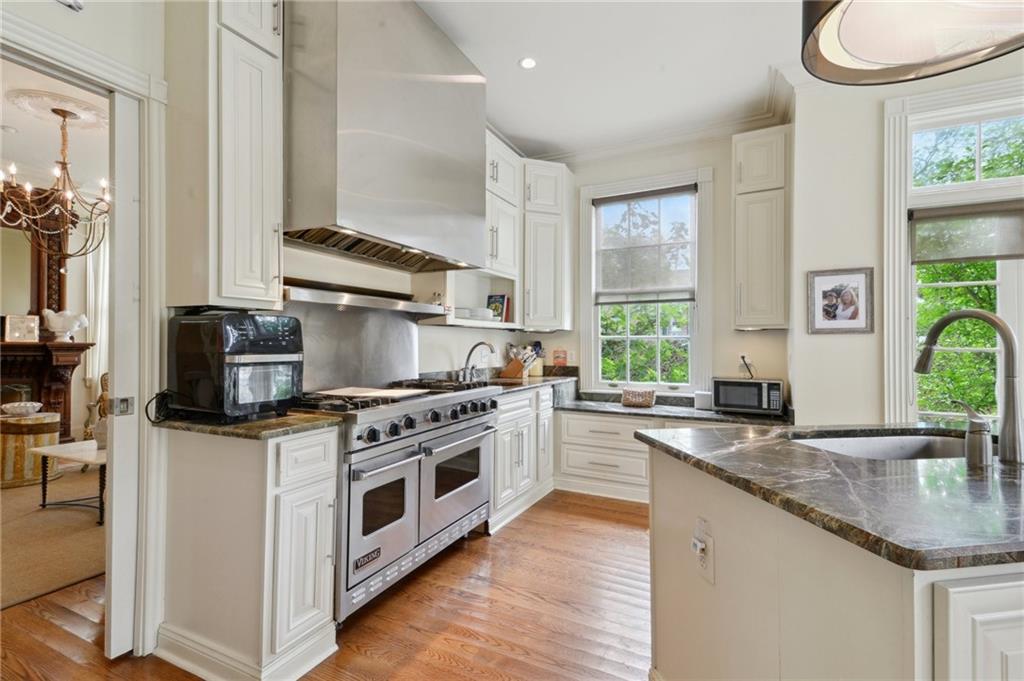 New Orleans, Louisiana 70125, United States, 4 Bedrooms Bedrooms, ,4 BathroomsBathrooms,Residential,Active,224433