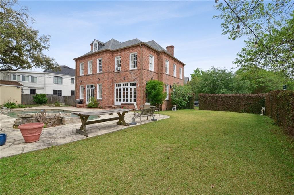 New Orleans, Louisiana 70125, United States, 4 Bedrooms Bedrooms, ,4 BathroomsBathrooms,Residential,Active,224433