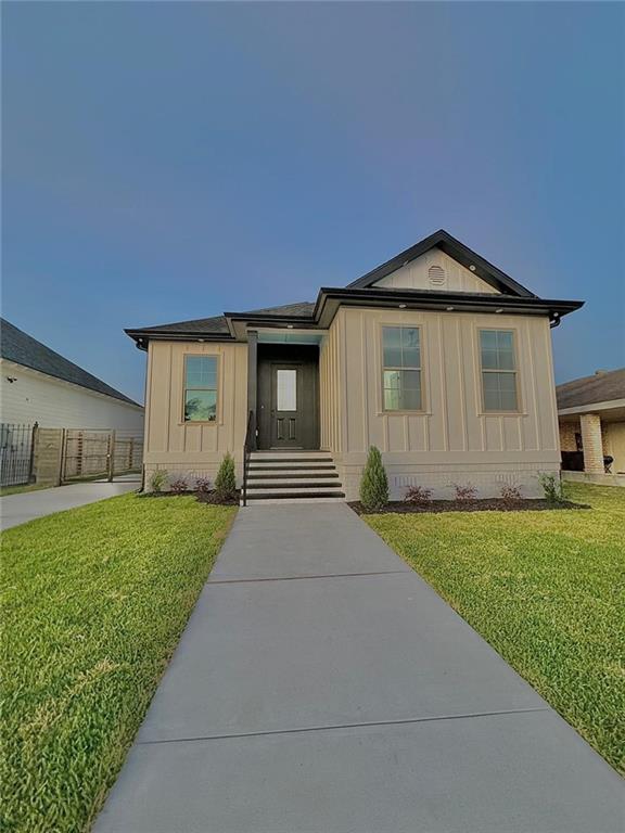 8545 VICTORY Drive