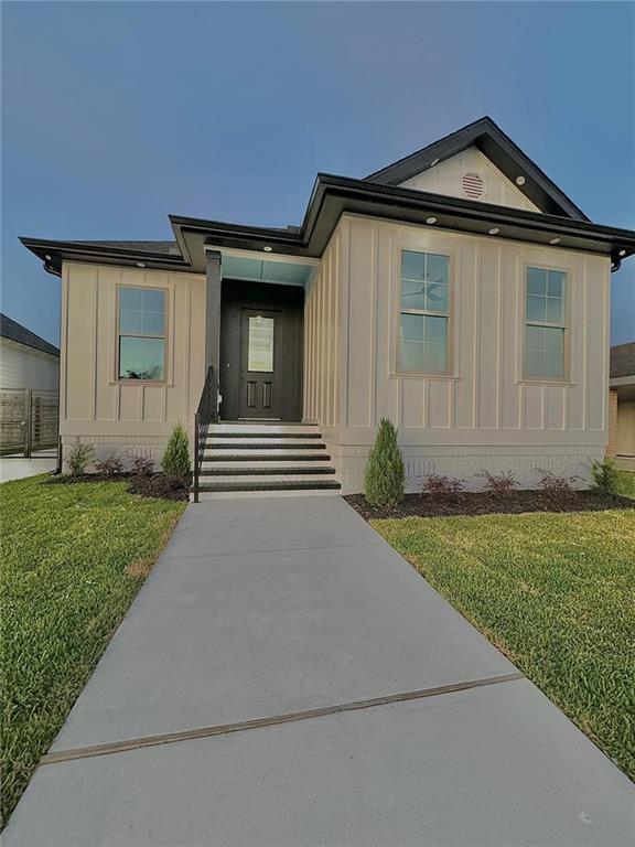 8545 VICTORY Drive