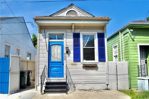 732 PLEASANT Street New Orleans LA 70115