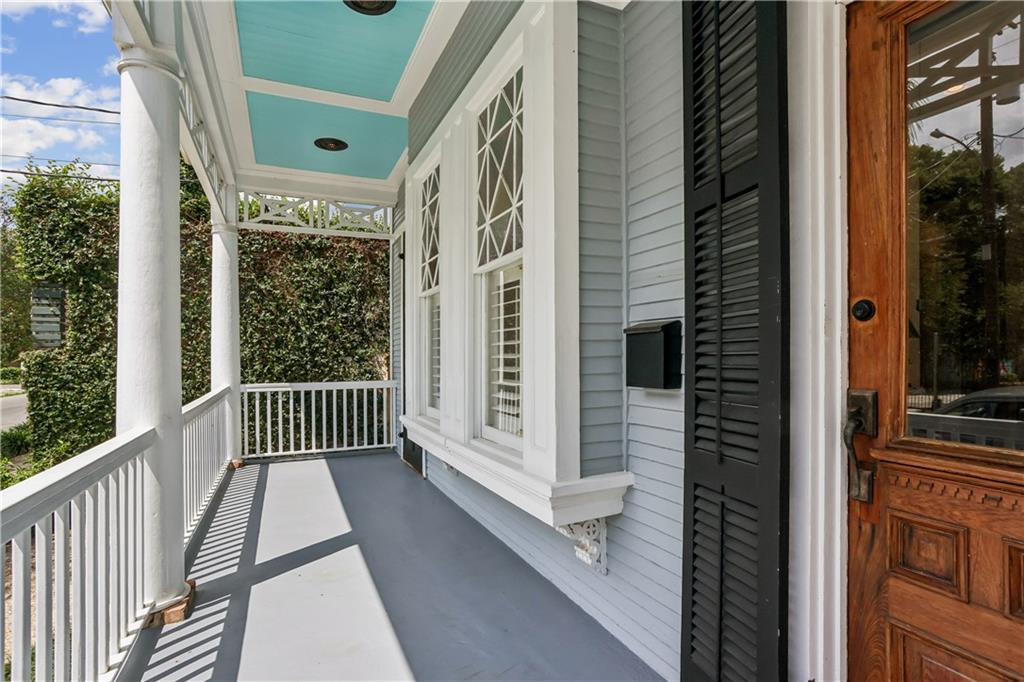 625 DESIRE Street