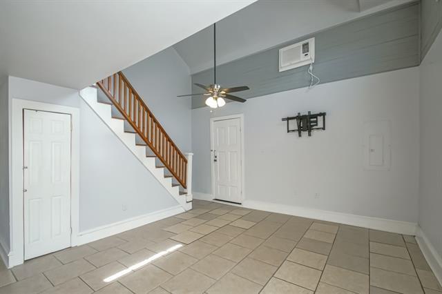 New Orleans, Louisiana 70119, United States, 3 Bedrooms Bedrooms, ,3 BathroomsBathrooms,Residential,Pending,68108