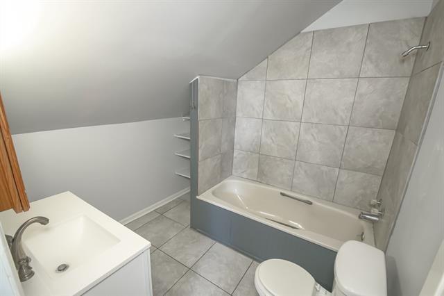 New Orleans, Louisiana 70119, United States, 3 Bedrooms Bedrooms, ,3 BathroomsBathrooms,Residential,Pending,68108